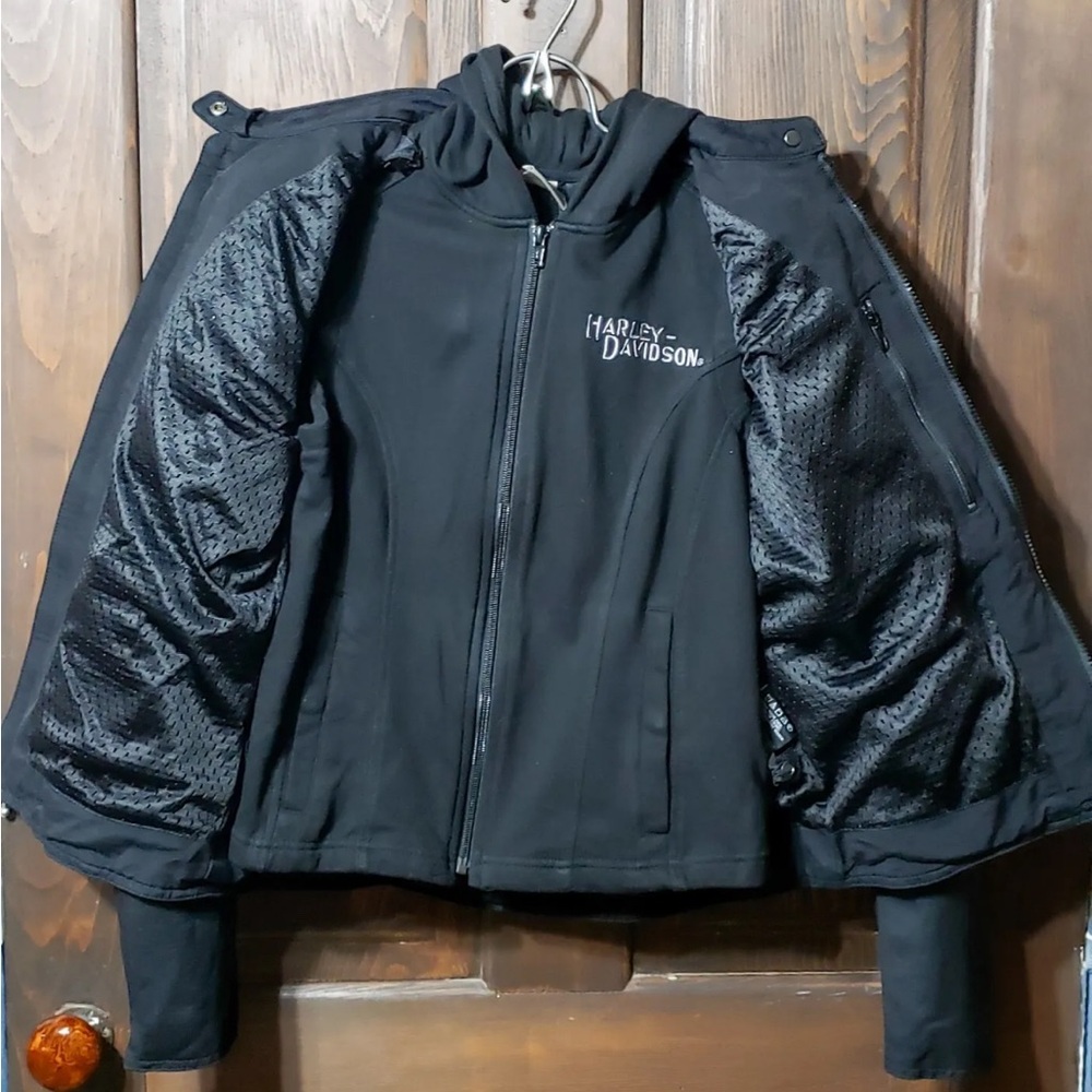 Women’s Harley Davidson 2 in 1 jacket. Worn once.